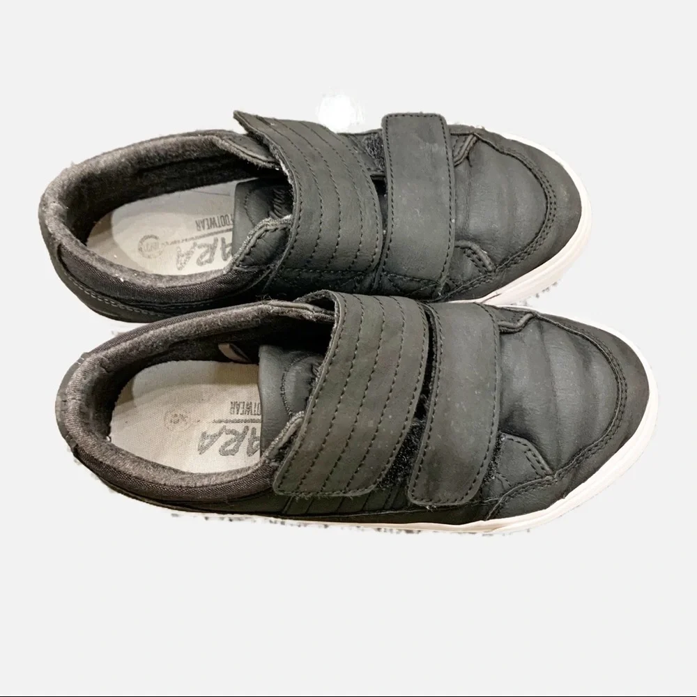 Zara Kids Footwear Collection Boys Lace Less Thick Sole Black Sneakers. US 12/13